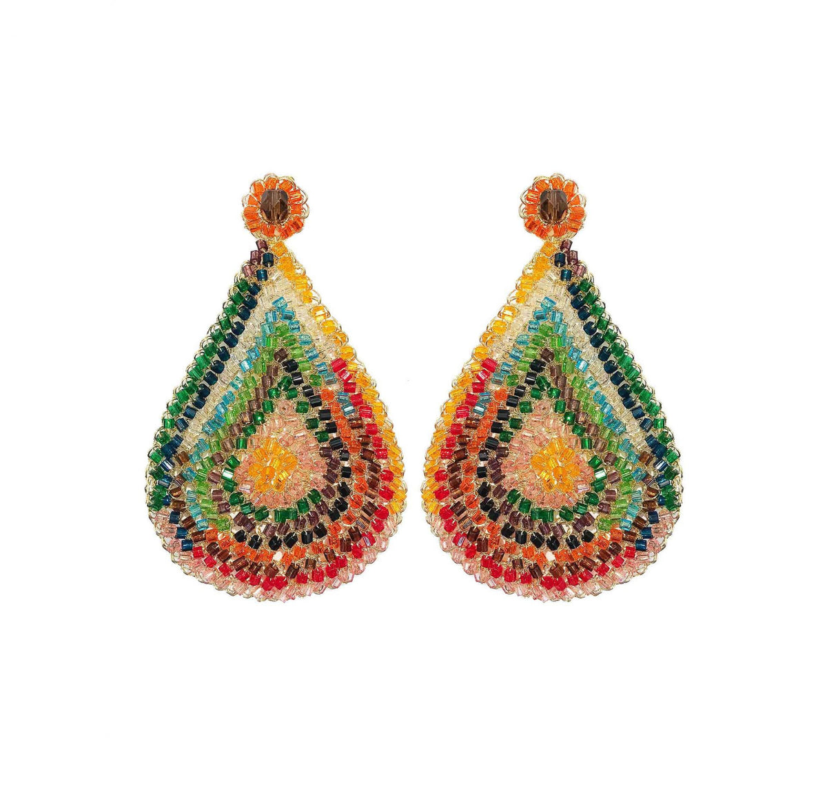 Par de brincos longos dourados em crochê, com roseta superior e grande gota em camadas nas cores verde, azul, amarelo, laranja, vermelho e rosa.