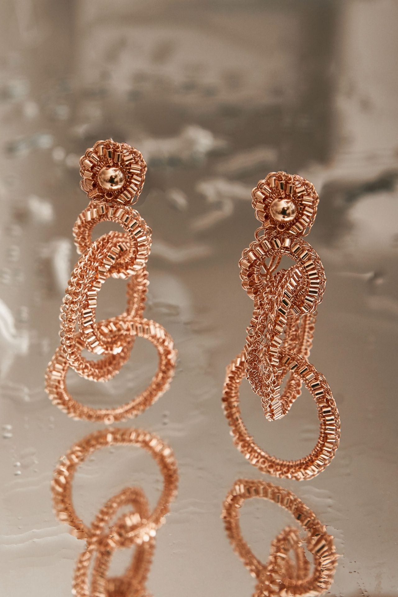 Brinco de Crochê Argolas Clássicas Rosé