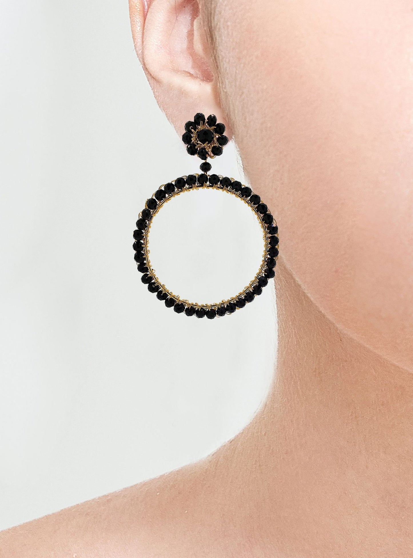 Brinco de Crochê Argola de Cristal Médio Preto