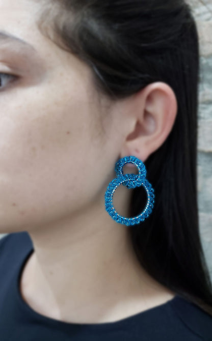Brinco de Crochê Argolas Neon Blue