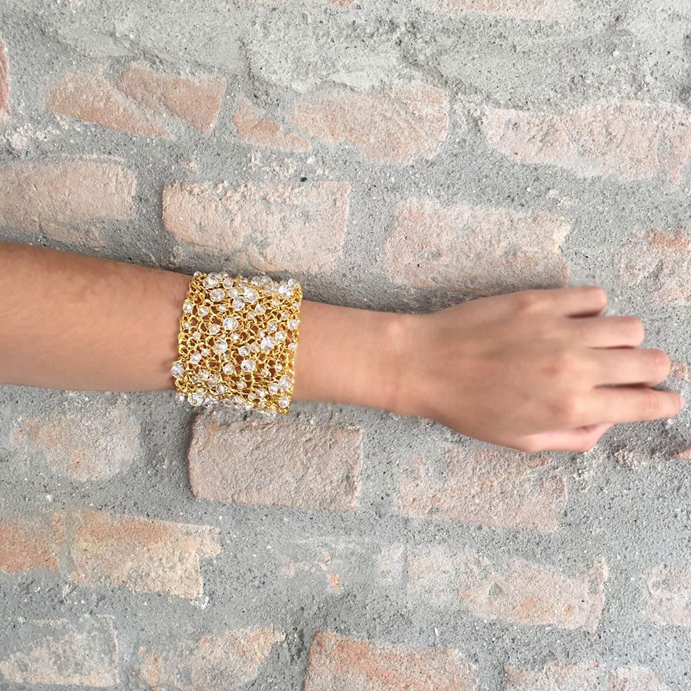 Bracelete de Crochê Cristais Pontos de Luz Dourada