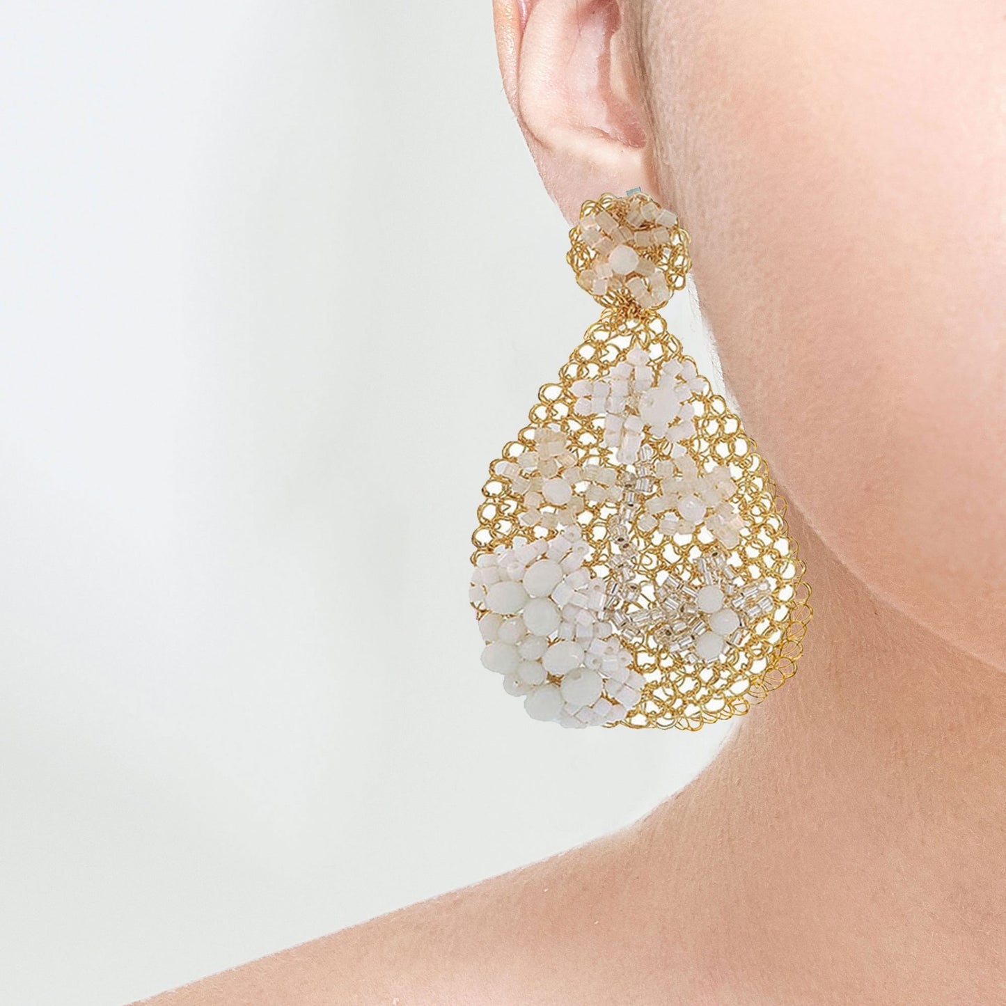 Brinco de Crochê Floral Bordado Off White