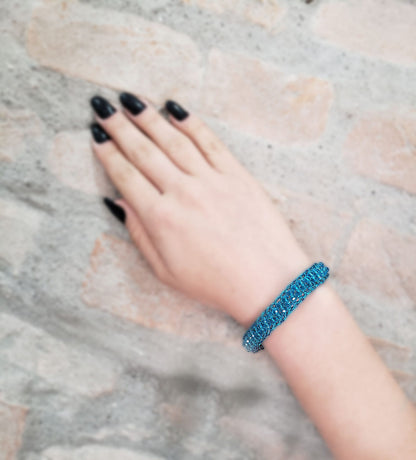 Bracelete de Crochê Narrow Azul Neon Cristal