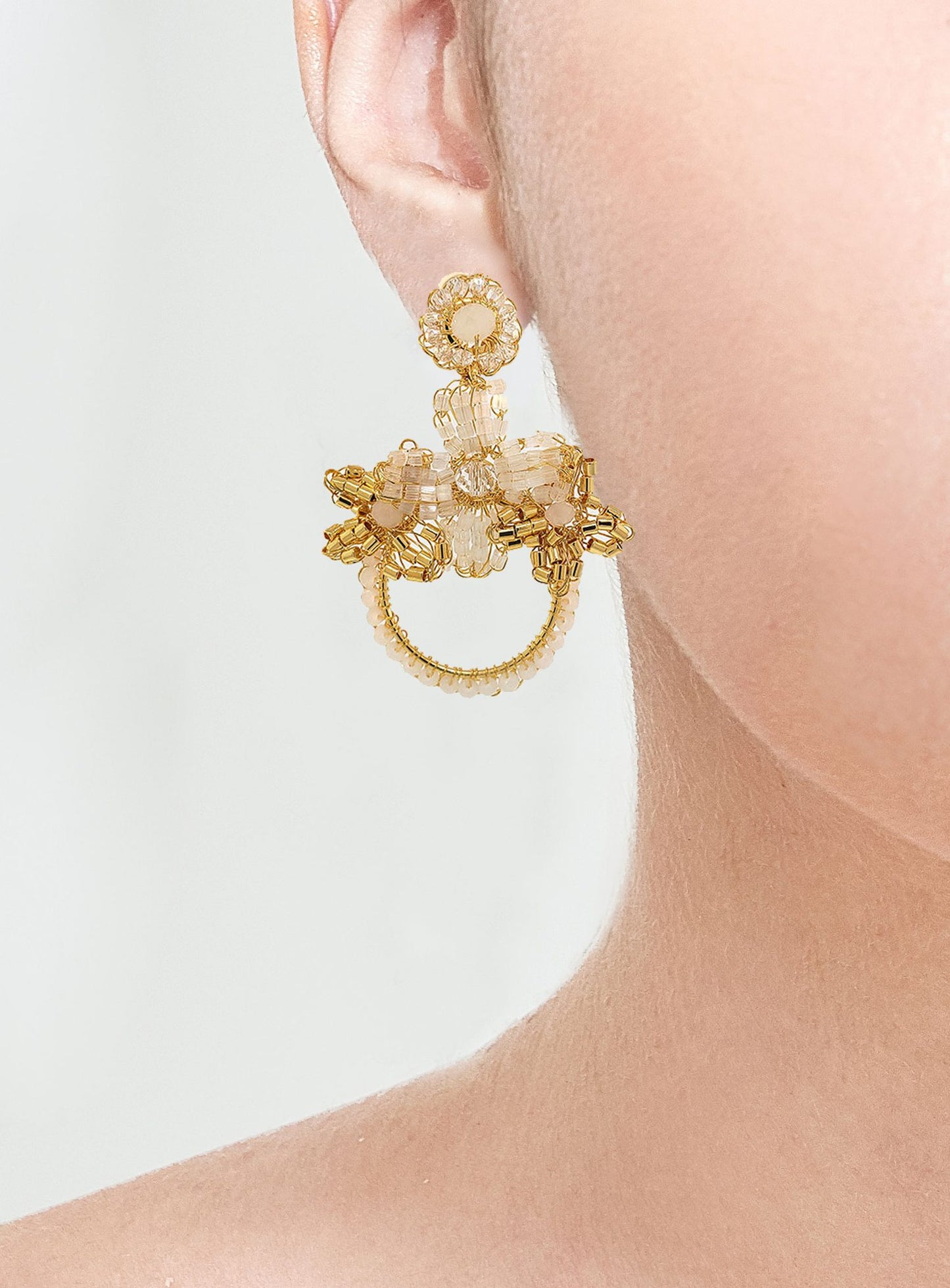 Brinco de Crochê Trio de Flor Off White Essence