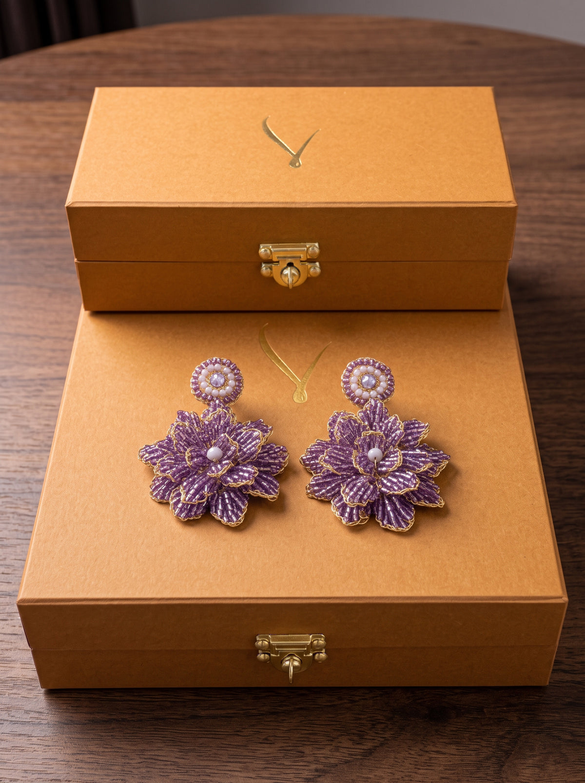 Brinco de Crochê Flor Grande Metallic Amethys