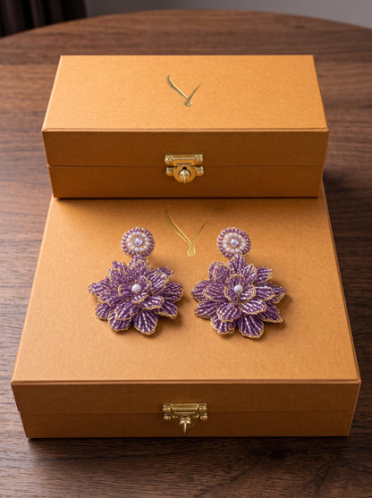 Brinco de Crochê Flor Grande Metallic Amethys