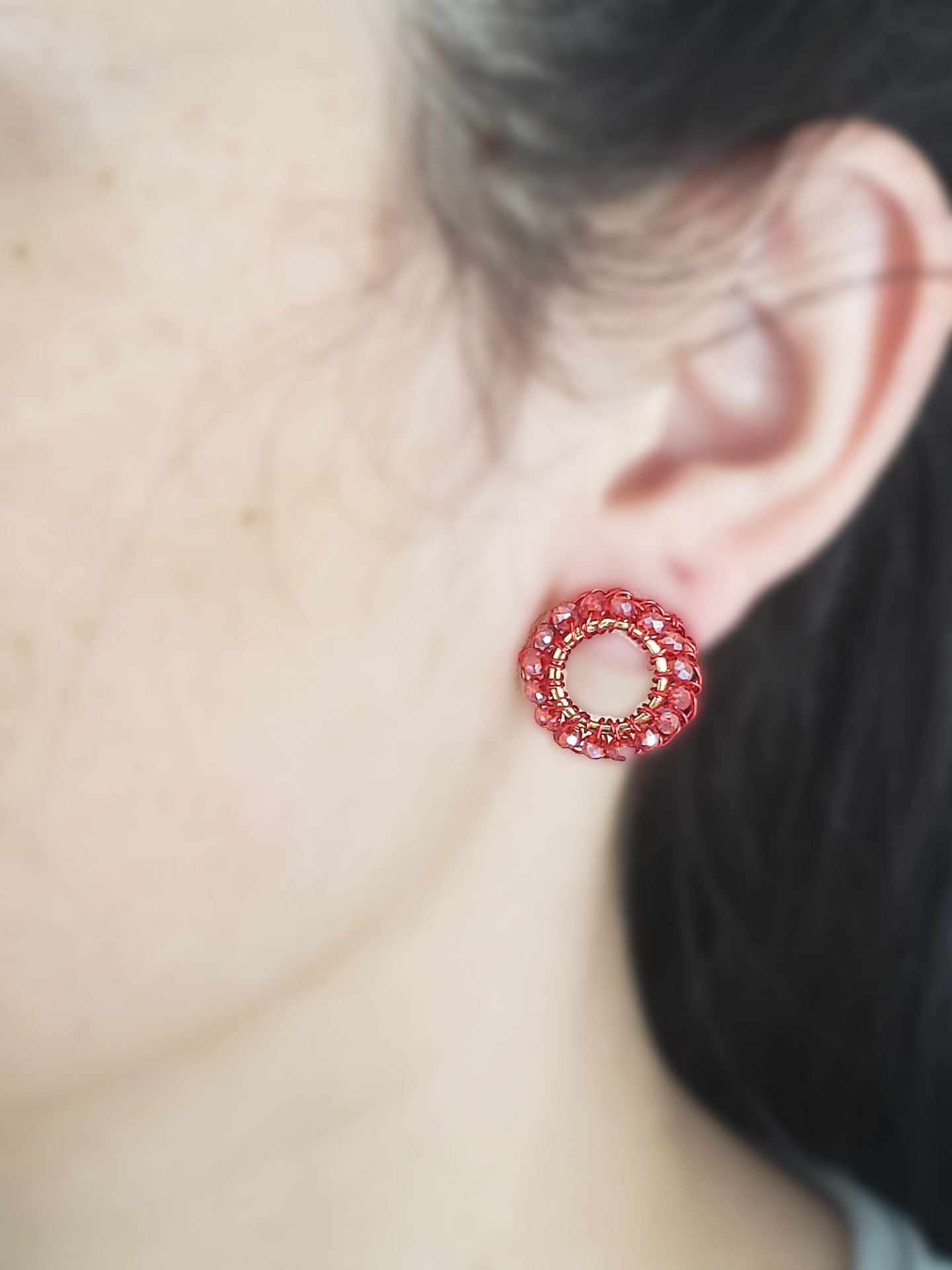 Brinco de Crochê Mini Esfera Vermelho