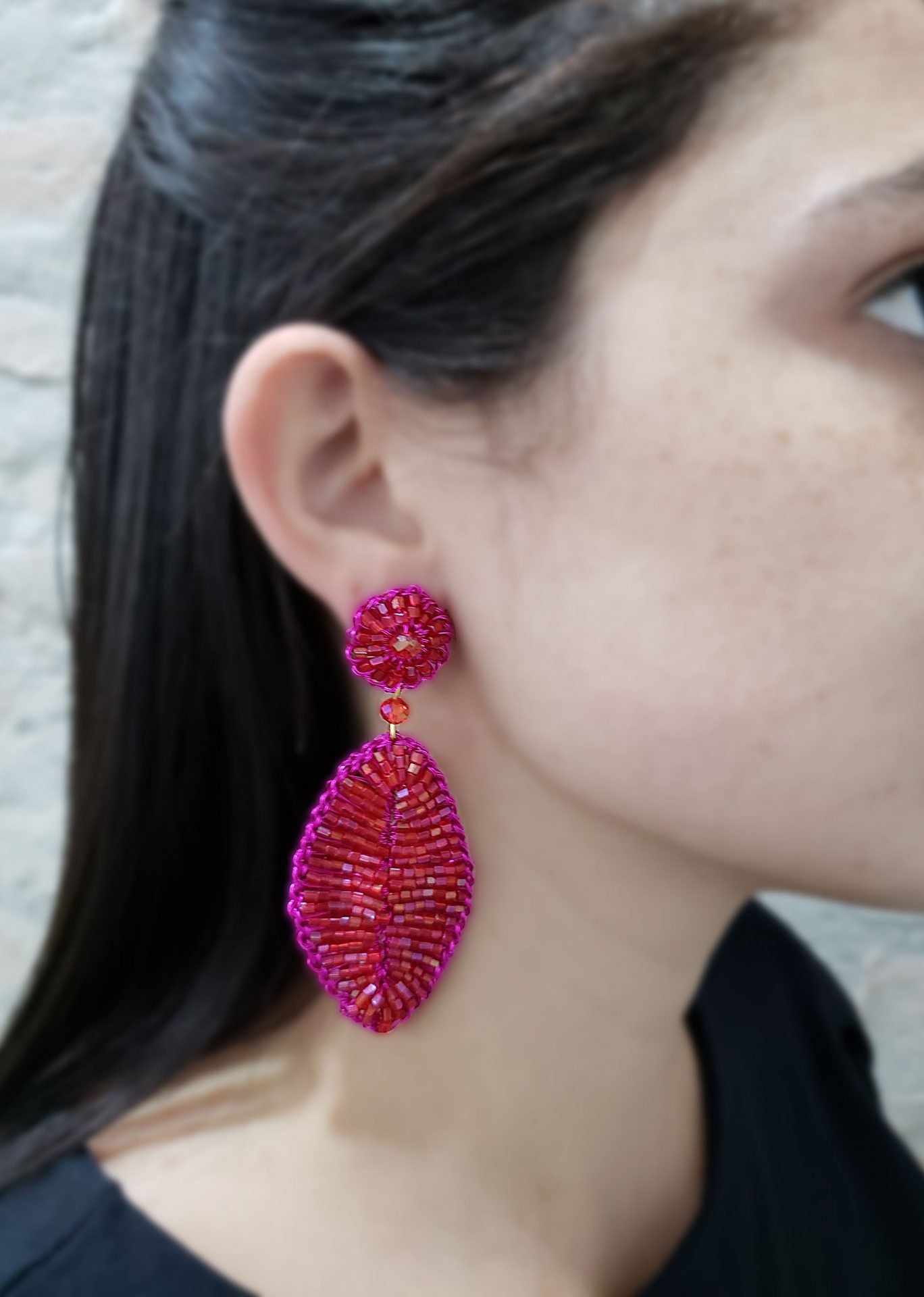 Brinco de Crochê Folha Pequena Neon Pink