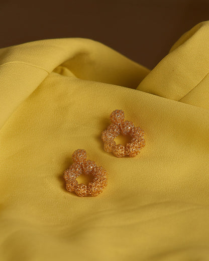 Brinco de Crochê Esfera Perfeita Dourado