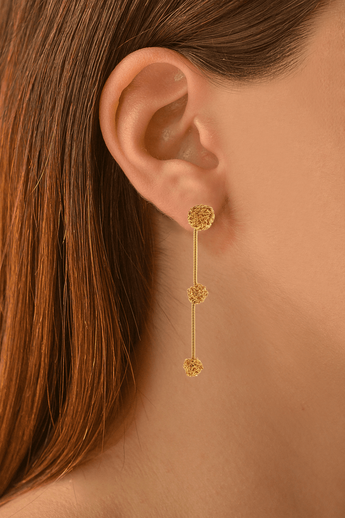 Brinco de Crochê Esferas Luxury Dourado