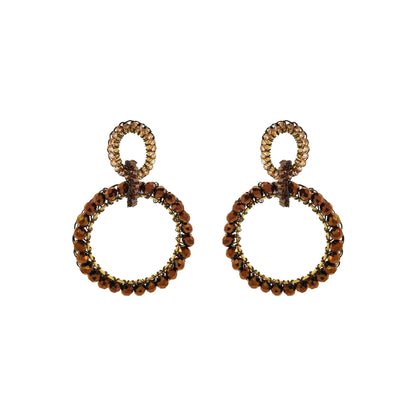 Brincos tecidos com a técnica do crochê por artesãs brasileiras altamente qualificadas. Confeccionado com fio de cobre ou prata esmaltado. É uma joia leve e confortável. Fabricado com materiais hipoalergênicos e sem níquel. Esse brinco é tecido individualmente e carrega a impressão digital da artesã que o teceu, tornando sua joia única e deslumbrantes que durarão por toda a vida.