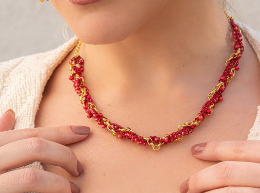 Colar de Crochê Entrelaçados Vermelho