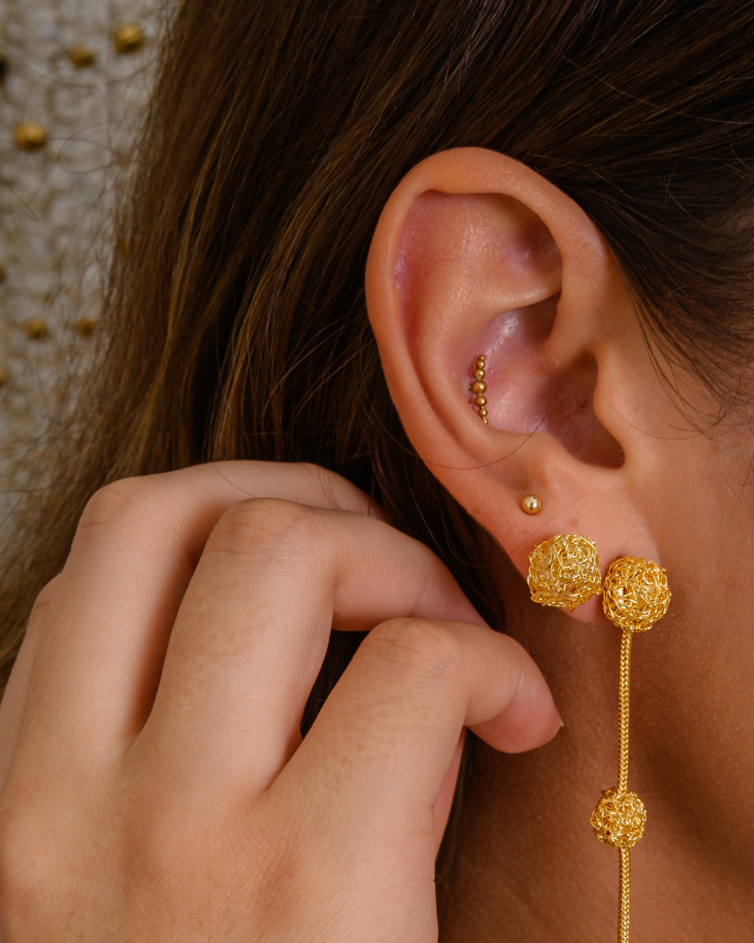 Brinco de Crochê Dome Post Dourado