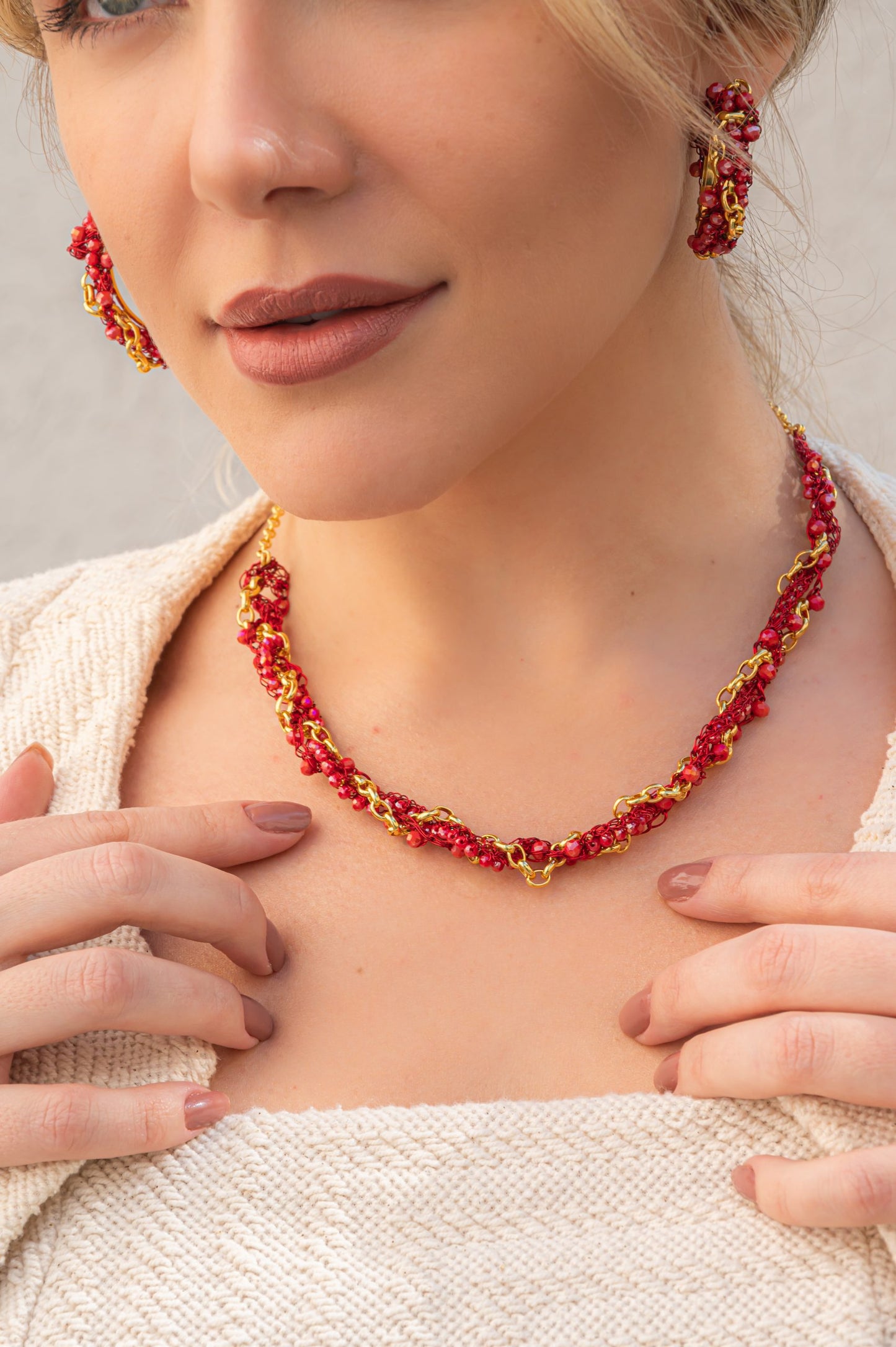 Colar de Crochê Entrelaçados Vermelho