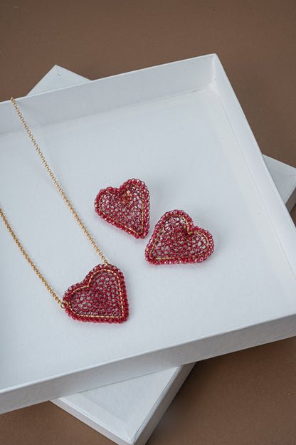 Brinco de Crochê Coração Preenchido Itálico Entrelaçados Vermelho