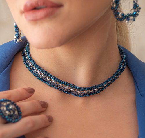 Colar de Crochê Correntes do Amor Entrelaçados Azul